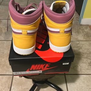 Air Jordan retro 1 University gold/light Bordeaux men size 14 .